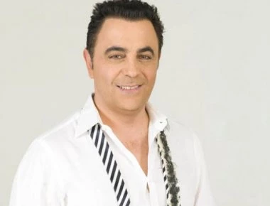 Γνωστός Έλληνας τραγουδιστής αποκαλύπτει: Κόντεψα να μπω στο Δαφνί με τις κρίσεις πανικού - Βίντεο